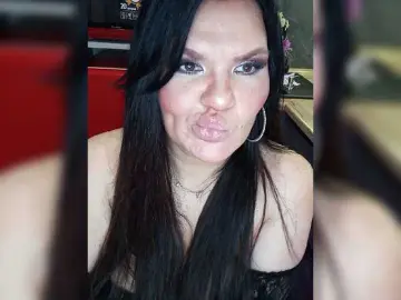 Brunetochkaaa  live sex cam