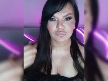 Brunetochkaaa  live sex cam