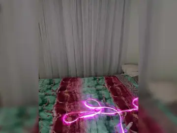 Brunetochkaaa  live sex cam