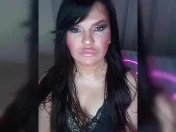 Brunetochkaaa  live sex cam