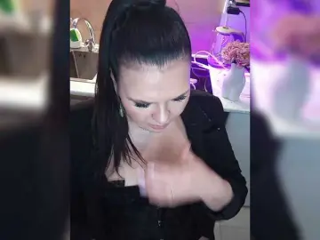 Brunetochkaaa  live sex cam
