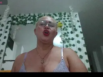 Hotmommyxxx  live sex cam