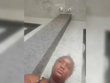 Quaylababe1  live sex cam