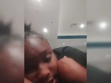 Quaylababe1  live sex cam