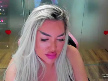 SarahStone  live sex cam