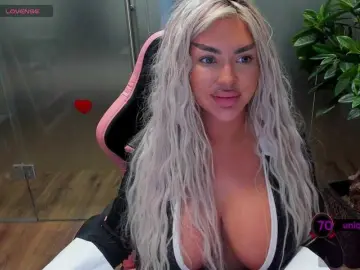 SarahStone  live sex cam