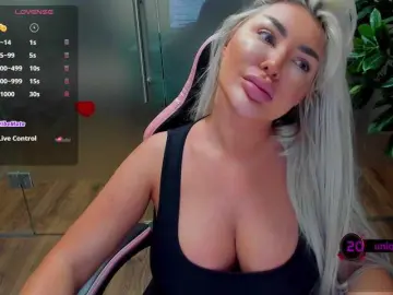 SarahStone  live sex cam