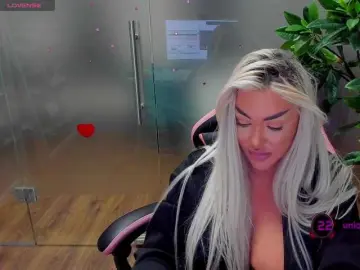 SarahStone  live sex cam