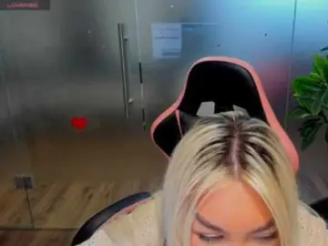 SarahStone  live sex cam