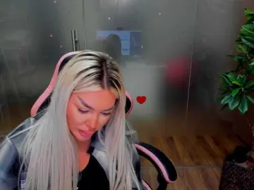 SarahStone  live sex cam