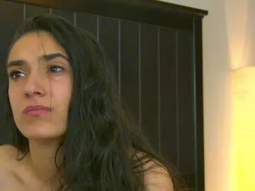SlimTemptation  live sex cam