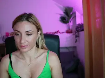 Cumwithsarah  live sex cam