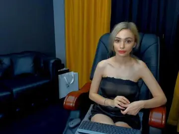 HaleySweet18  live sex cam