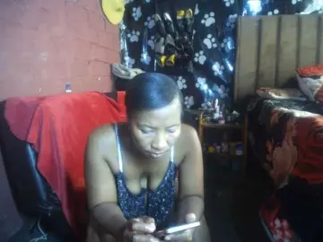 Curvypear  live sex cam