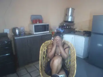 Curvypear  live sex cam