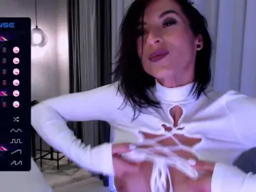 Hot-Voyage  live sex cam