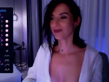 Hot-Voyage  live sex cam