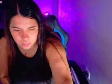 Karlathompson  live sex cam
