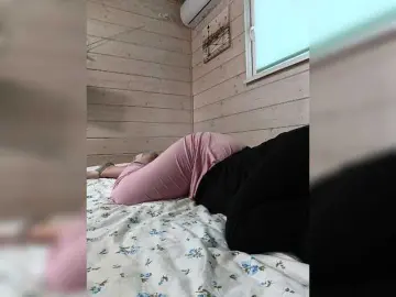 Angelia22  live sex cam