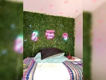 BigButtSarena  live sex cam