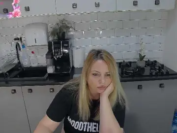 EllaSwan  live sex cam