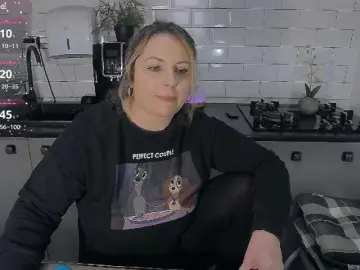 EllaSwan  live sex cam