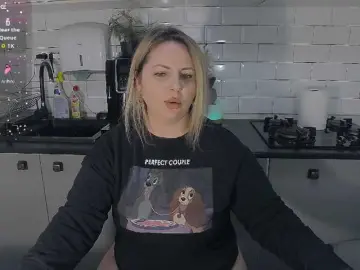 EllaSwan  live sex cam