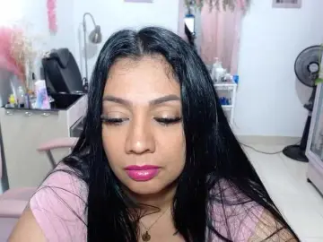 Titsbiglovers  live sex cam