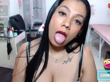 Titsbiglovers  live sex cam