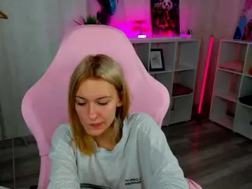 Golden-Whisper  live sex cam