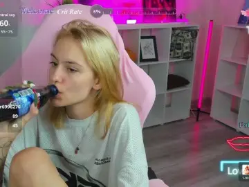 Golden-Whisper  live sex cam