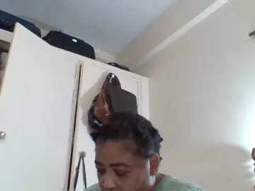 Pussylips53  live sex cam