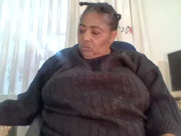 Pussylips53  live sex cam