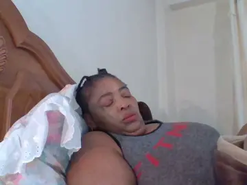 Pussylips53  live sex cam