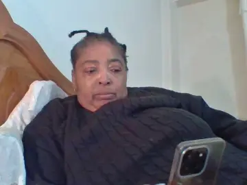 Pussylips53  live sex cam