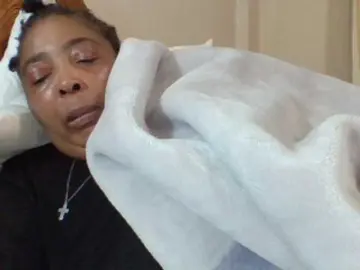 Pussylips53  live sex cam
