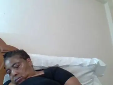Pussylips53  live sex cam