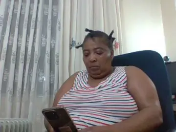 Pussylips53  live sex cam