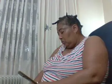 Pussylips53  live sex cam