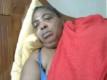 Pussylips53  live sex cam