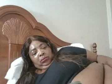 Pussylips53  live sex cam