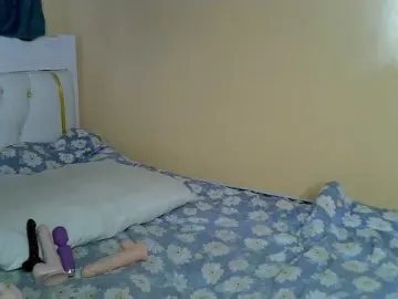PetitePeachyy  live sex cam