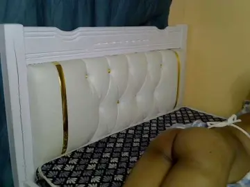 PetitePeachyy  live sex cam