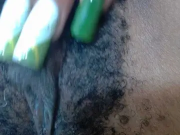 Skinybitchx  live sex cam