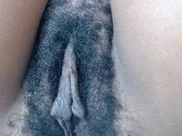 Skinybitchx  live sex cam