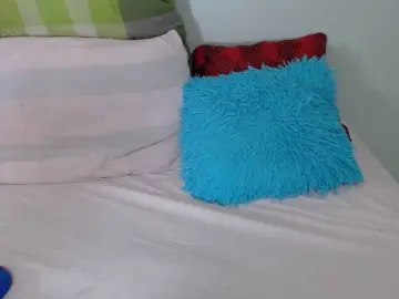 Skinybitchx  live sex cam