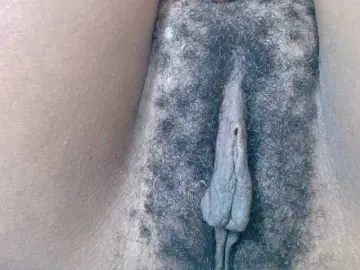 Skinybitchx  live sex cam