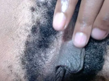 Skinybitchx  live sex cam
