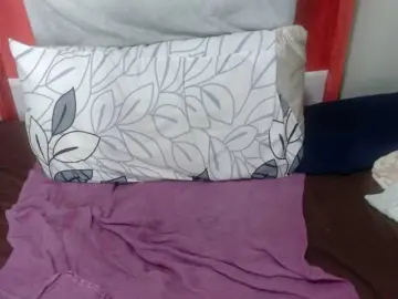 Skinybitchx  live sex cam
