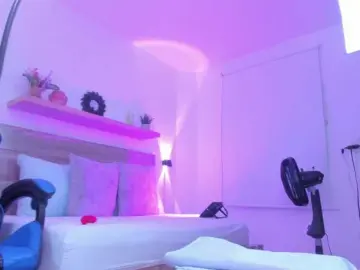 Izaro22  live sex cam